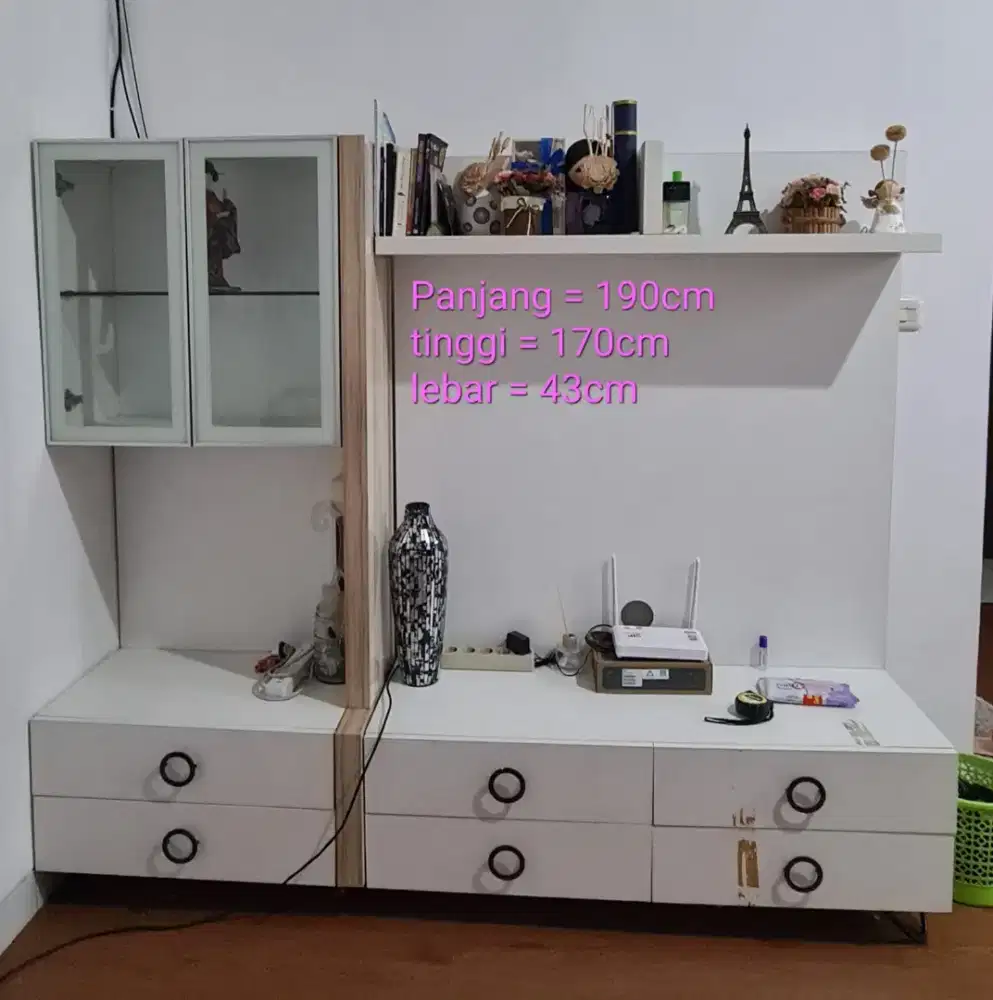 Dijual lemari pajangan