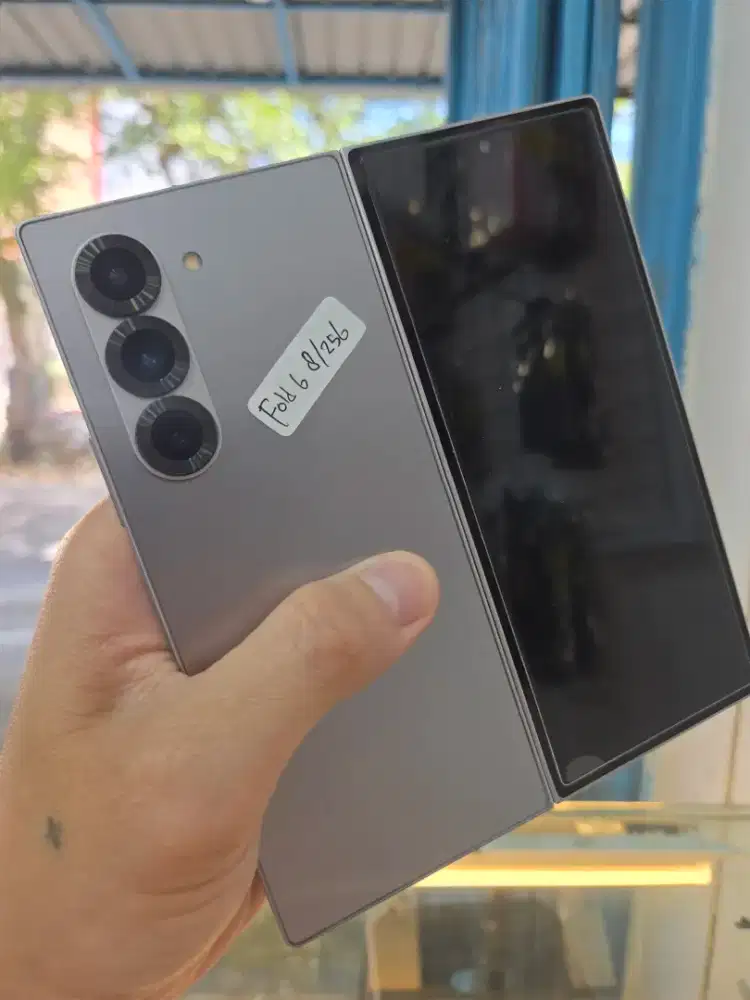 Samsung fold 6 minus layar dlm depan aman