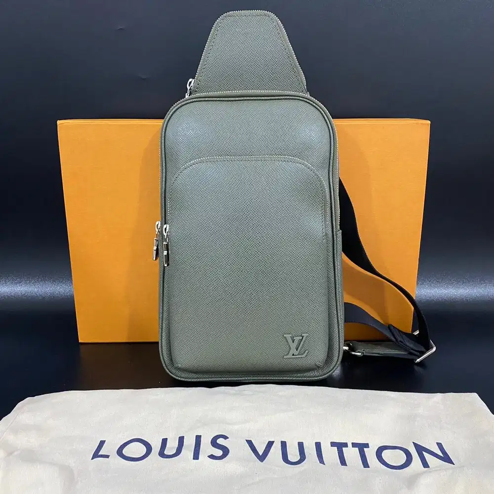 Louis Vuitton Avenue Taiga Leather Sling Bag NBU