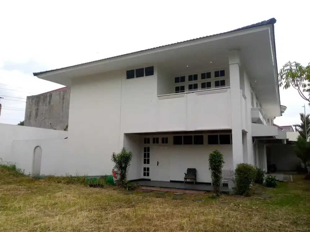 Dijual Rumah Luas dan Elegan di Lingkungan Tenang Arcamanik