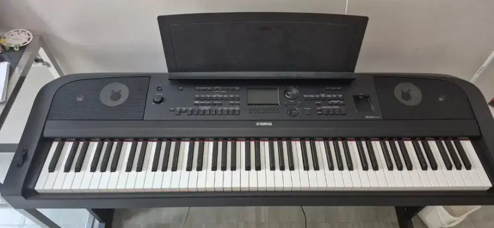 Yamaha DGX 670 BK
