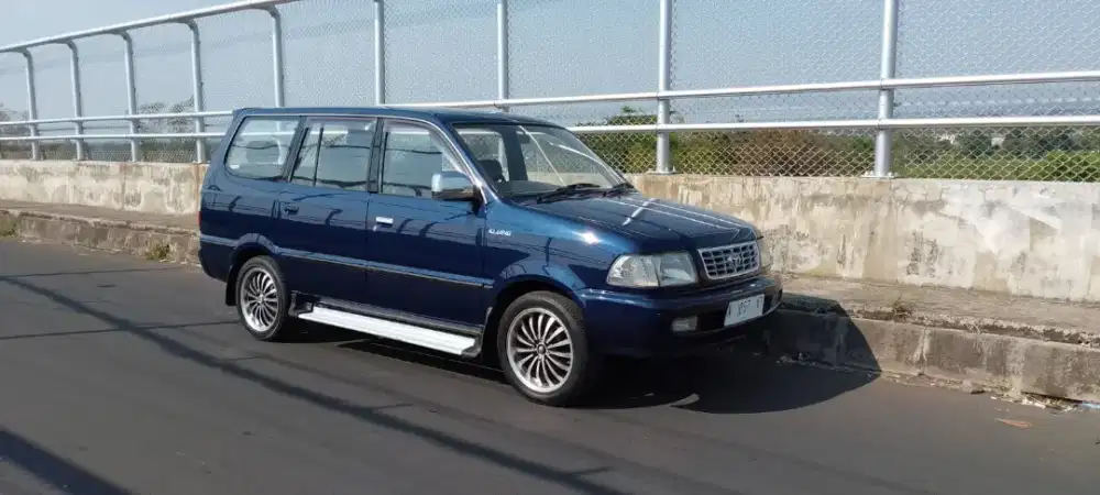 Kijang kapsul Lgx matic th 2001 terawat