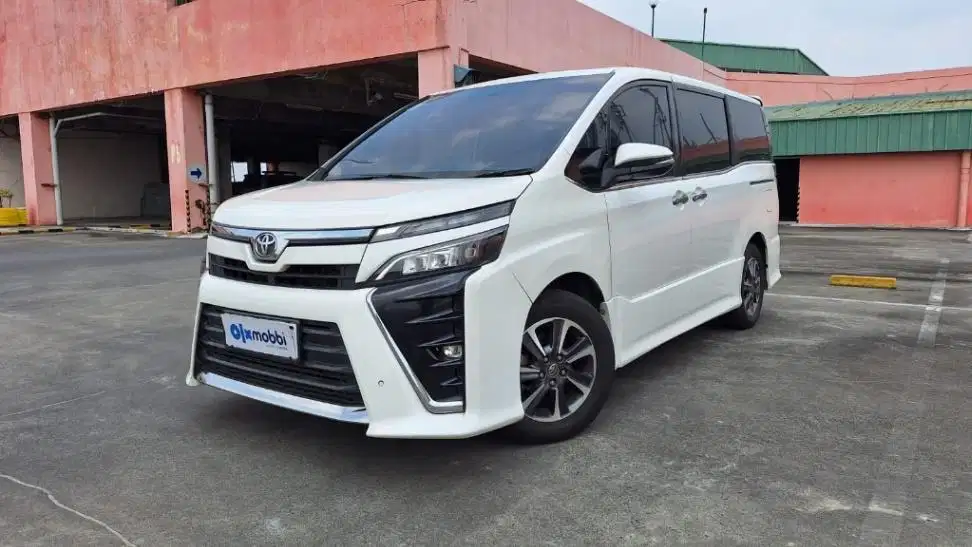 Pajak Panjang - Toyota Voxy 2.0 Bensin-AT 2018