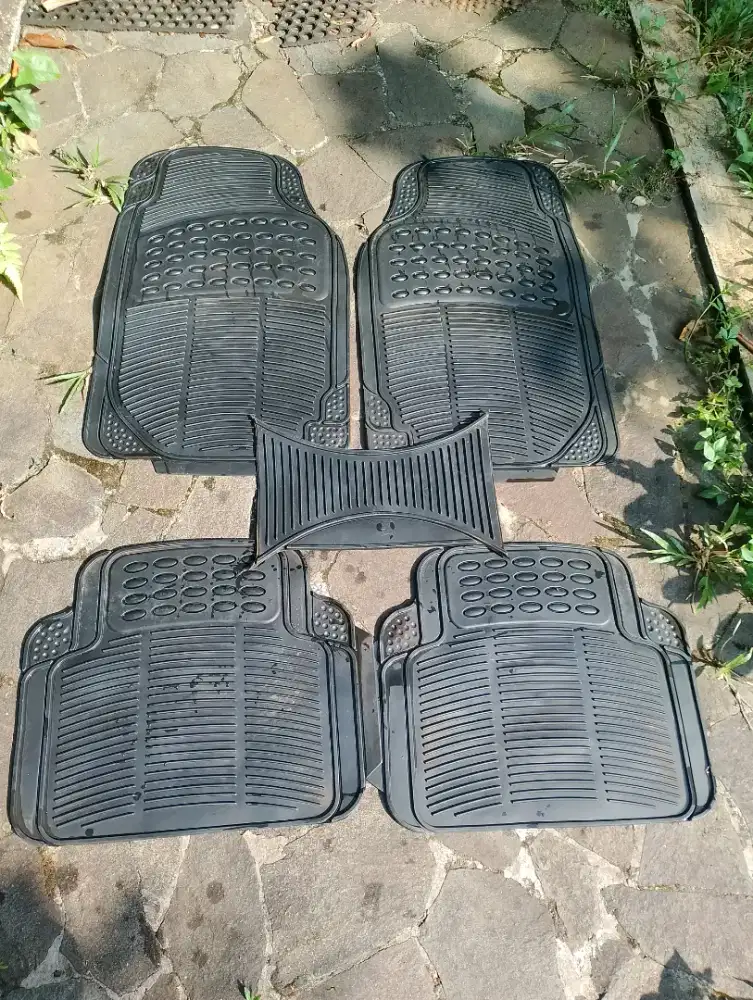 Karpet mobil sedan 1 set