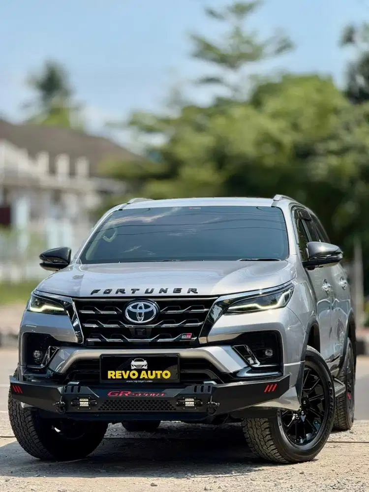 (KM 20.000 Fortuner VRZ GR 2.8 2024 / 2025 automatic Diesel solar 2023