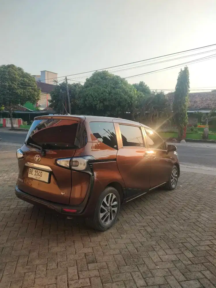 TERMURAH Toyota Sienta V Manual 2017 Mulus Orisinil