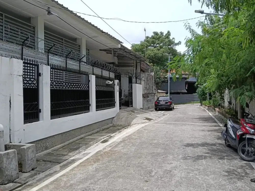 Rumah 2 lt SHM dekat LAN  Jl Adminsitrasi Petamburan Tanah ABang Jakarta Pusat
