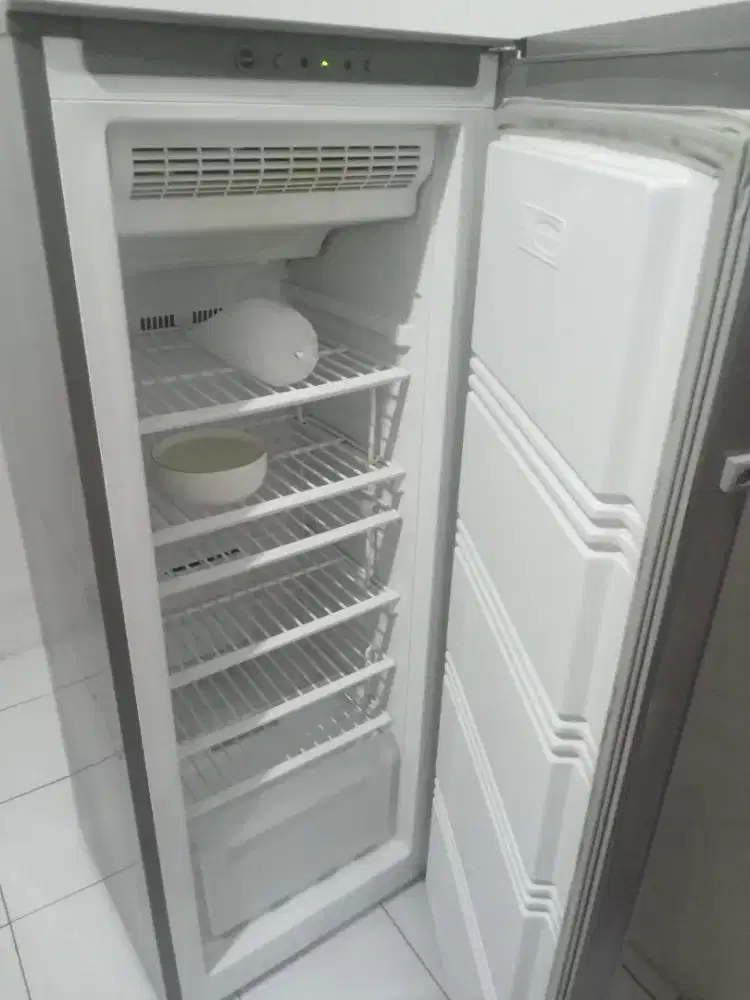 Freezer rak standing freezer