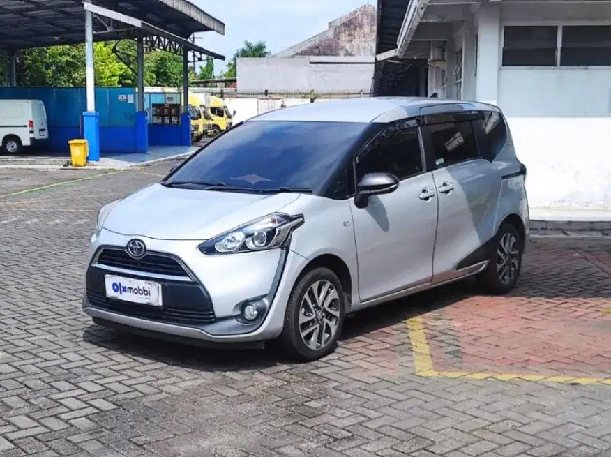 Toyota Sienta 1.5 V Bensin-AT 2019 Silver LAEW