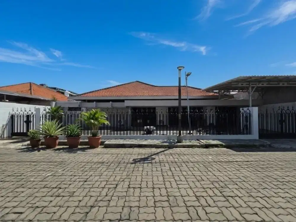 Rumah Dharmahusada  STRATEGIS ROW 3 MOBIL