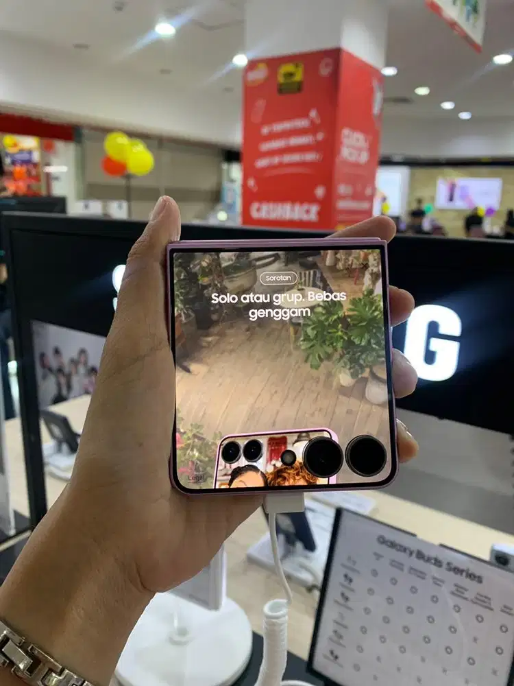 SAMSUNG Z FLIP 8 1,5 juta perbulan dapat yang 512