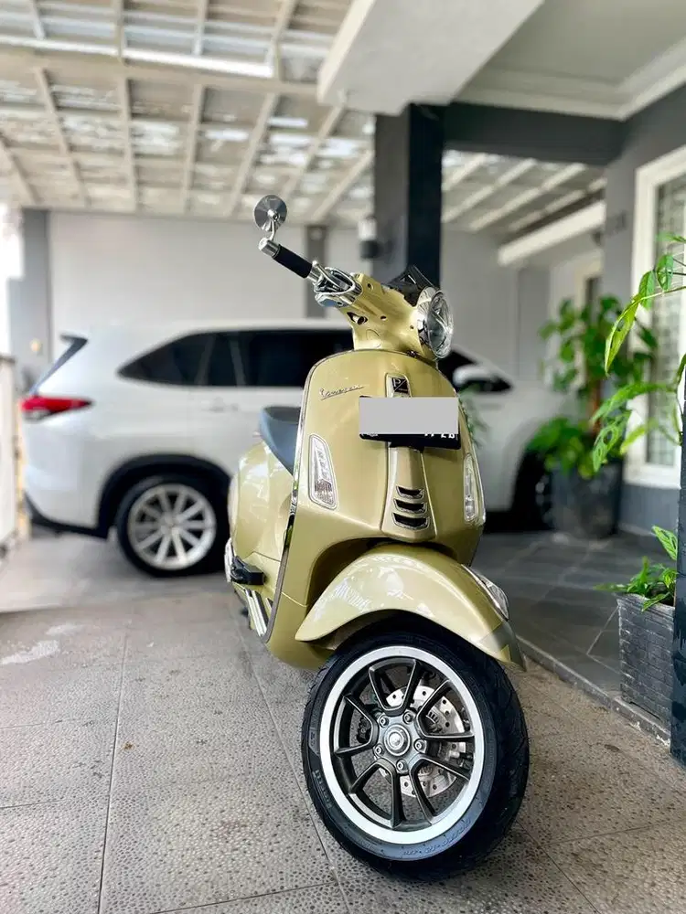 Vespa Primavera 75 th Anniversary Limited Edition