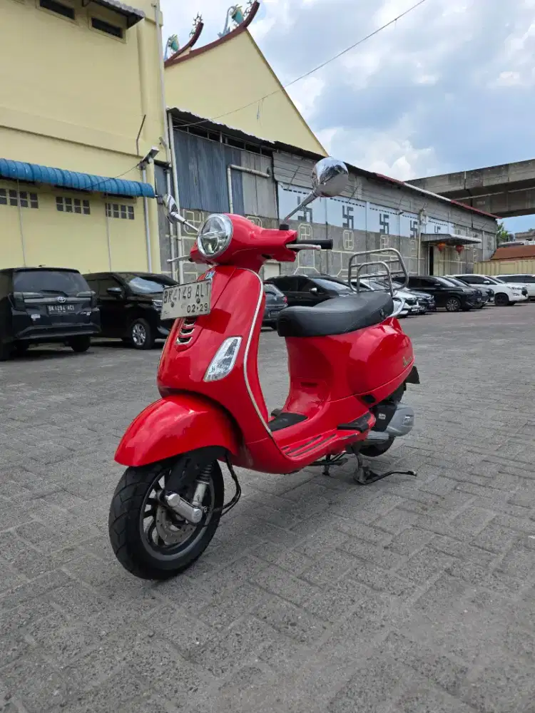 Piaggio Vespa LX125 IGET Facelift Merah 2024 NIK 2023