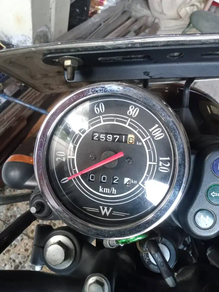 W175 SE (Sepeda Jarang Di pakai)