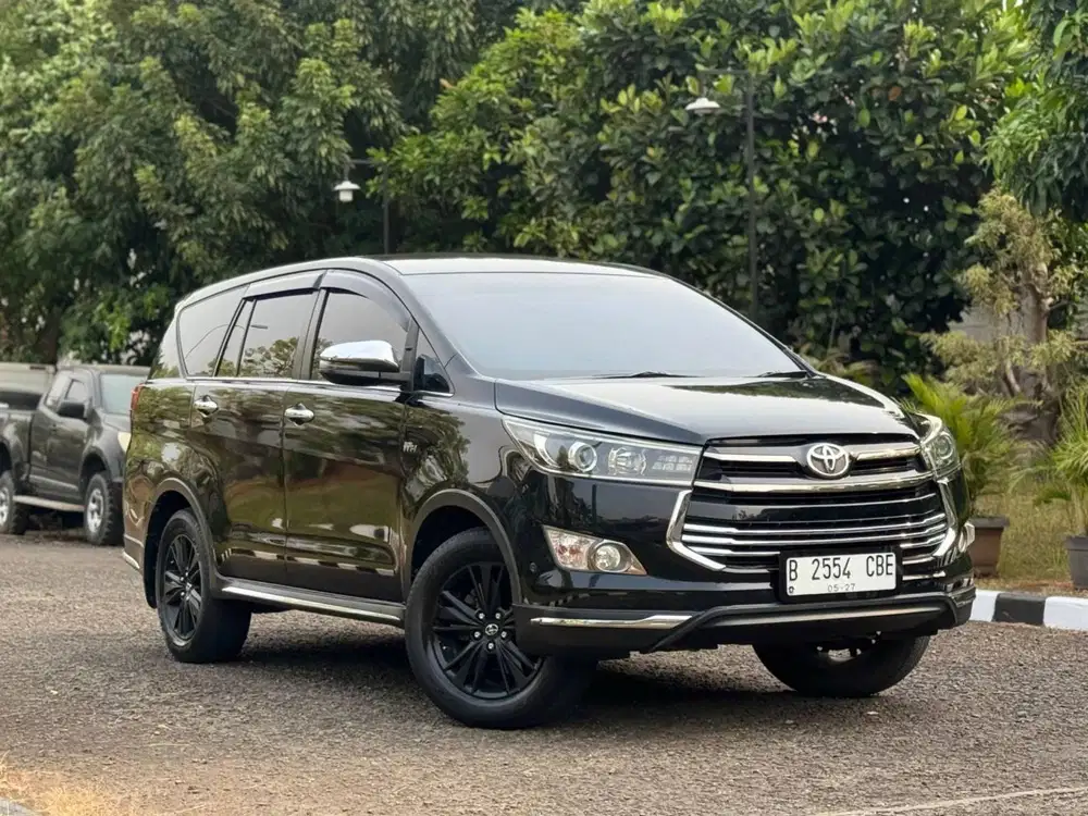 Pajak Panjang Innova Venturer 2.0 AT 2017 Hitam