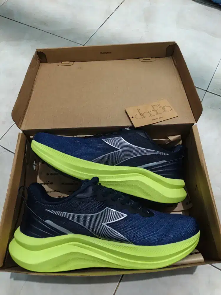 sepatu running diadora