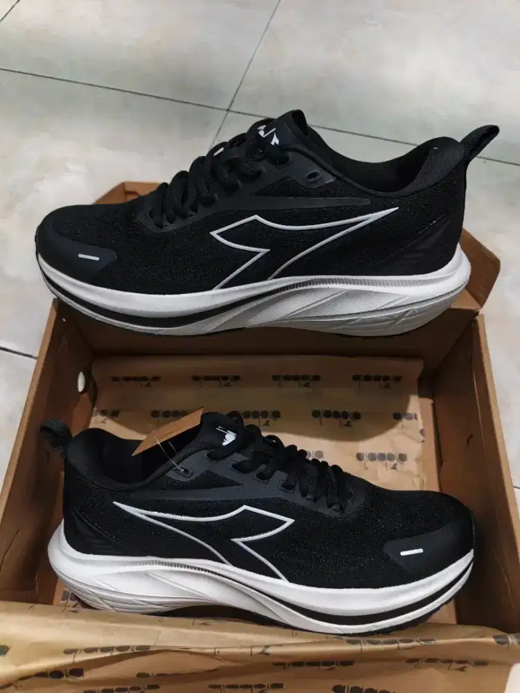 sepatu diadora original 100%