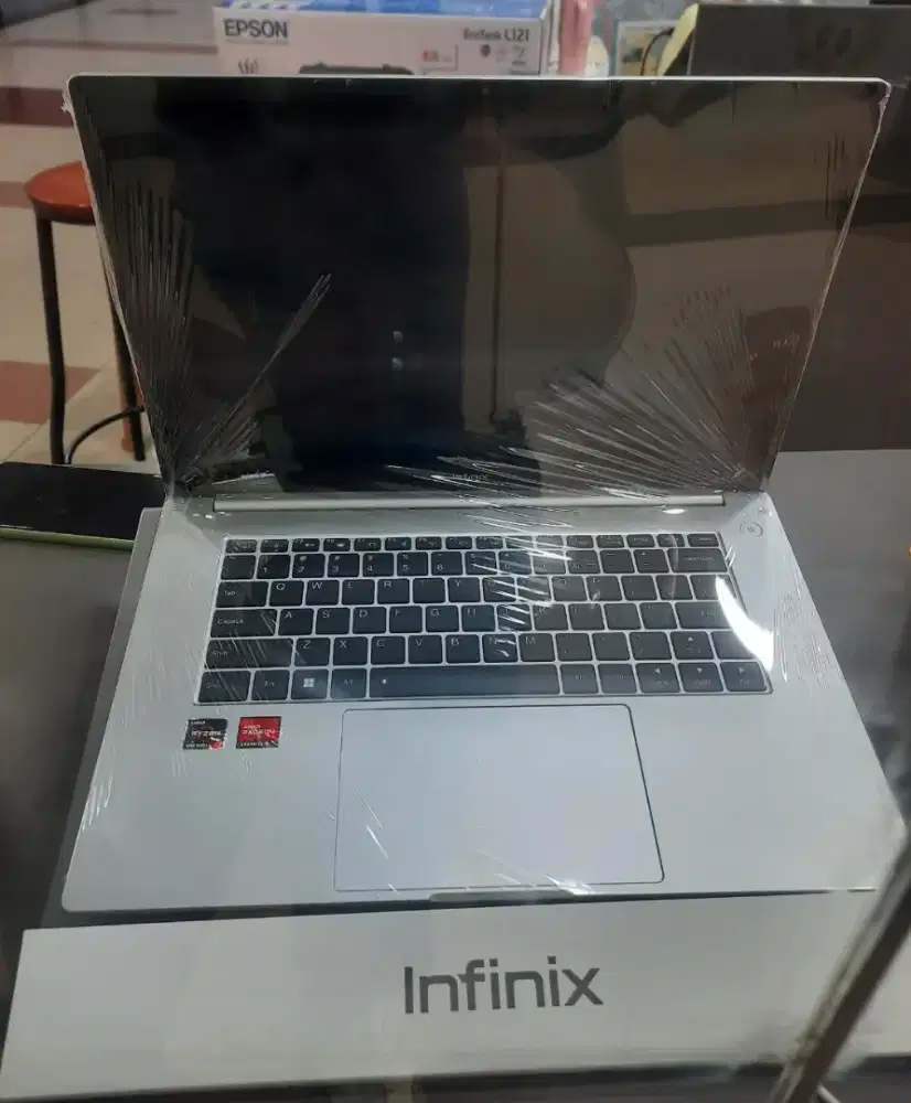 Laptop INFINIX XBOOK AMD Ryzen 7