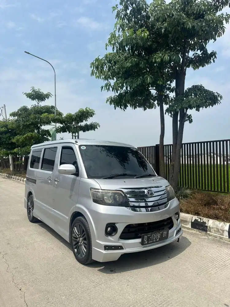 Daihatsu Luxio 2011 Bensin