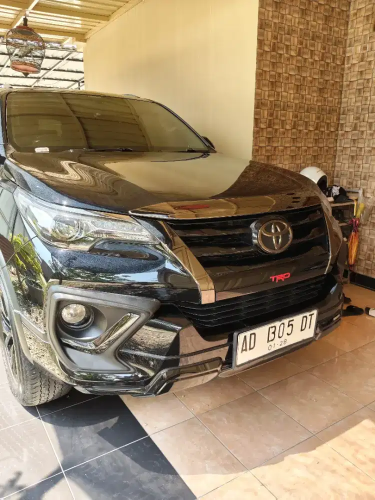 Fottuner TRD S hitam 2020 asli ad km low barang bagus