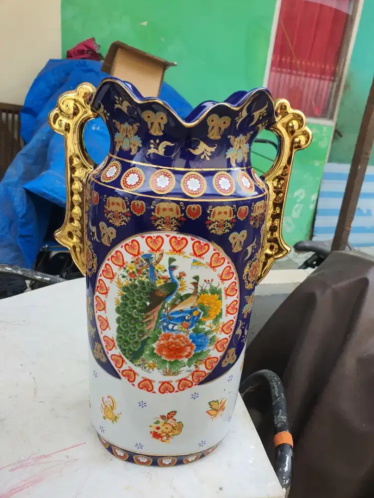 Guci biru antik