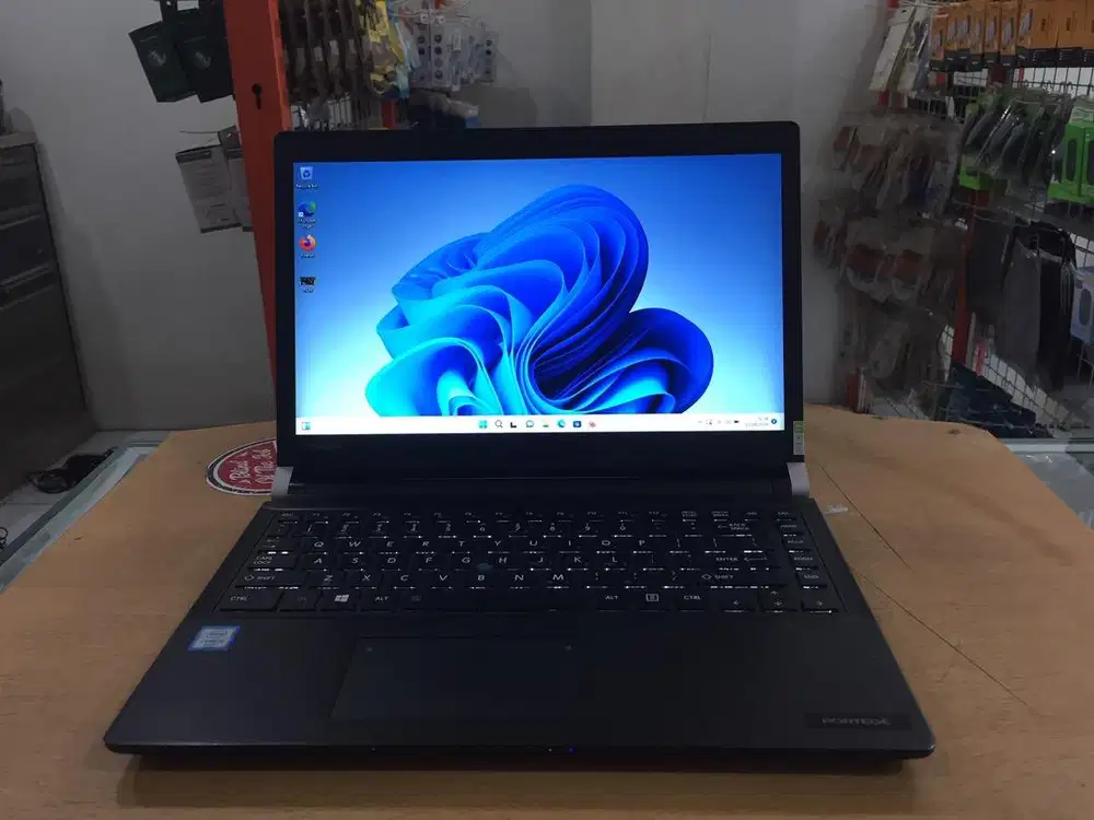 Laptop Toshiba Portege R30 Core 5Gen6 Ram 8GB SSD 128GB Mulus Murah
