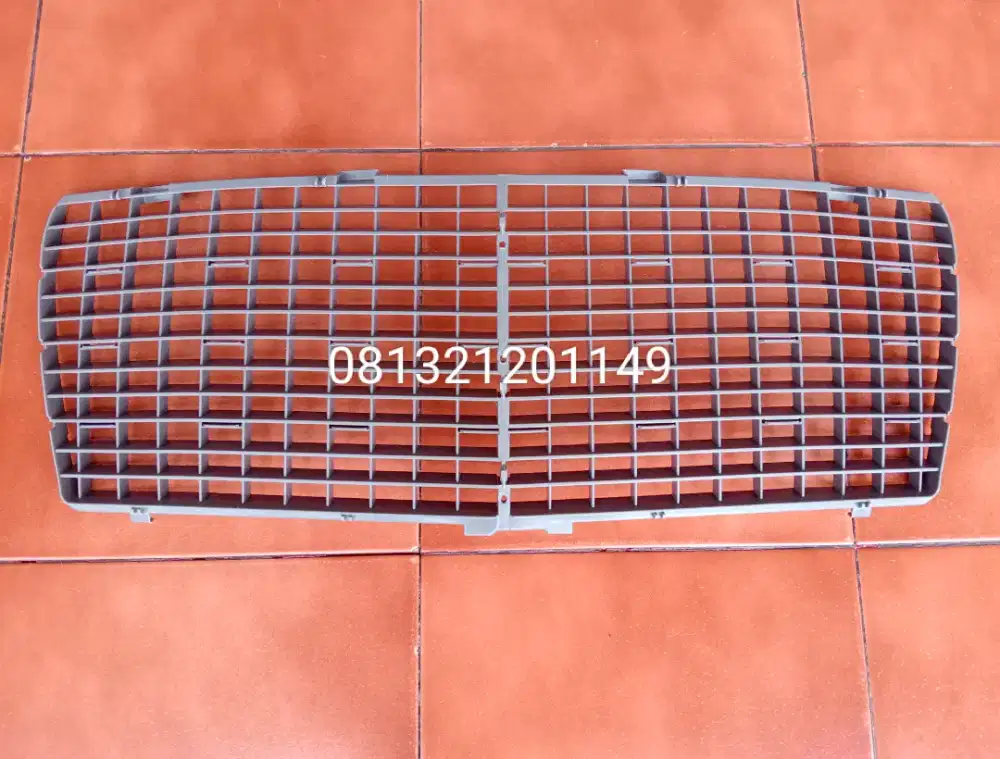 Kisi Grill Mercy W124 Facelift Part Number NOS E220 E320 Masterpiece