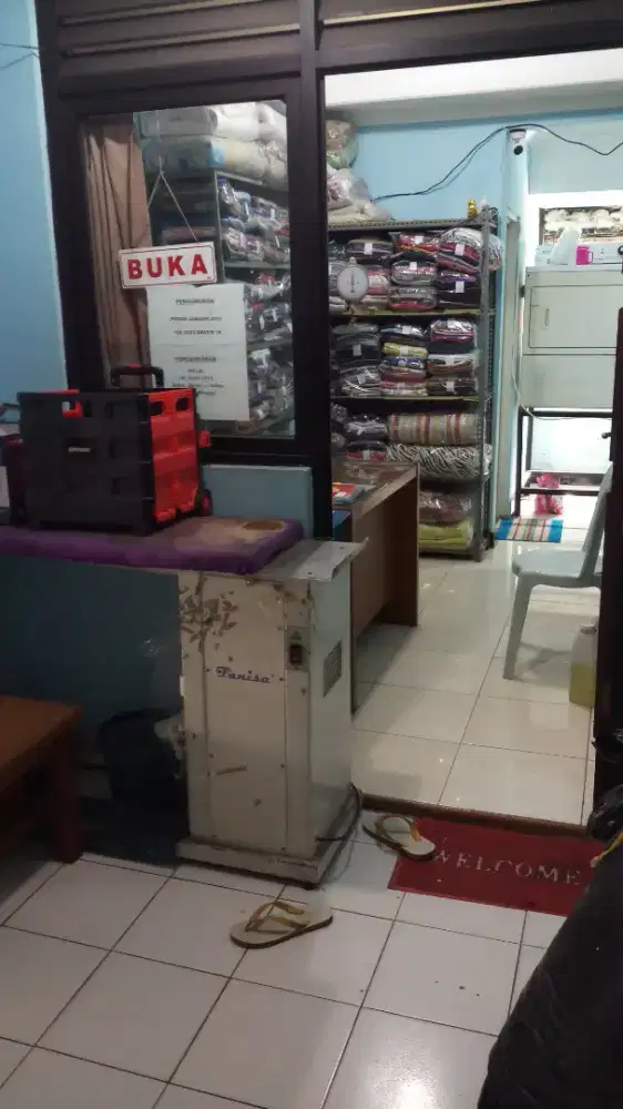 Loker laundry wanita
