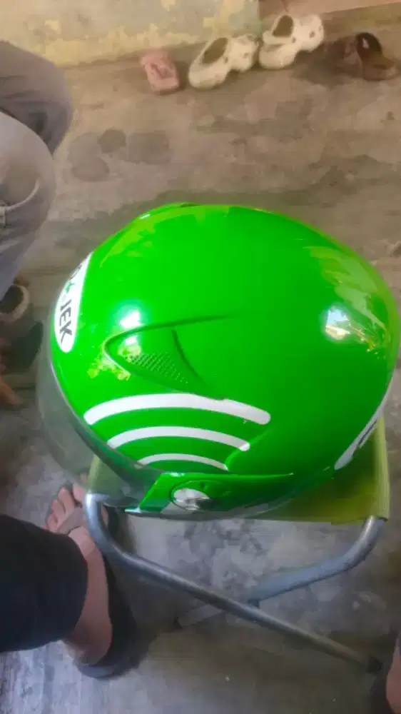 Helm bekas mulus