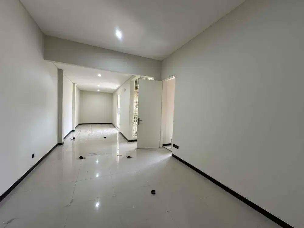 BEST DEAL, Rumah Royal Residence FULL RENOVASI, Luas 230
