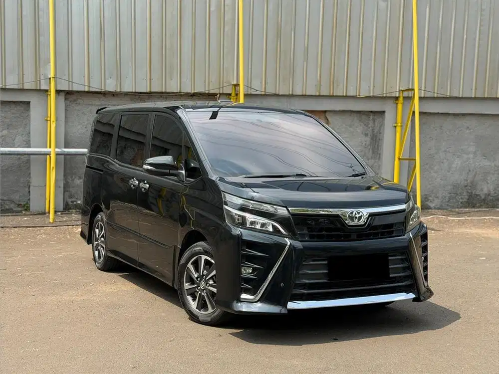 CASH Toyota Voxy 2018 TERMURAH