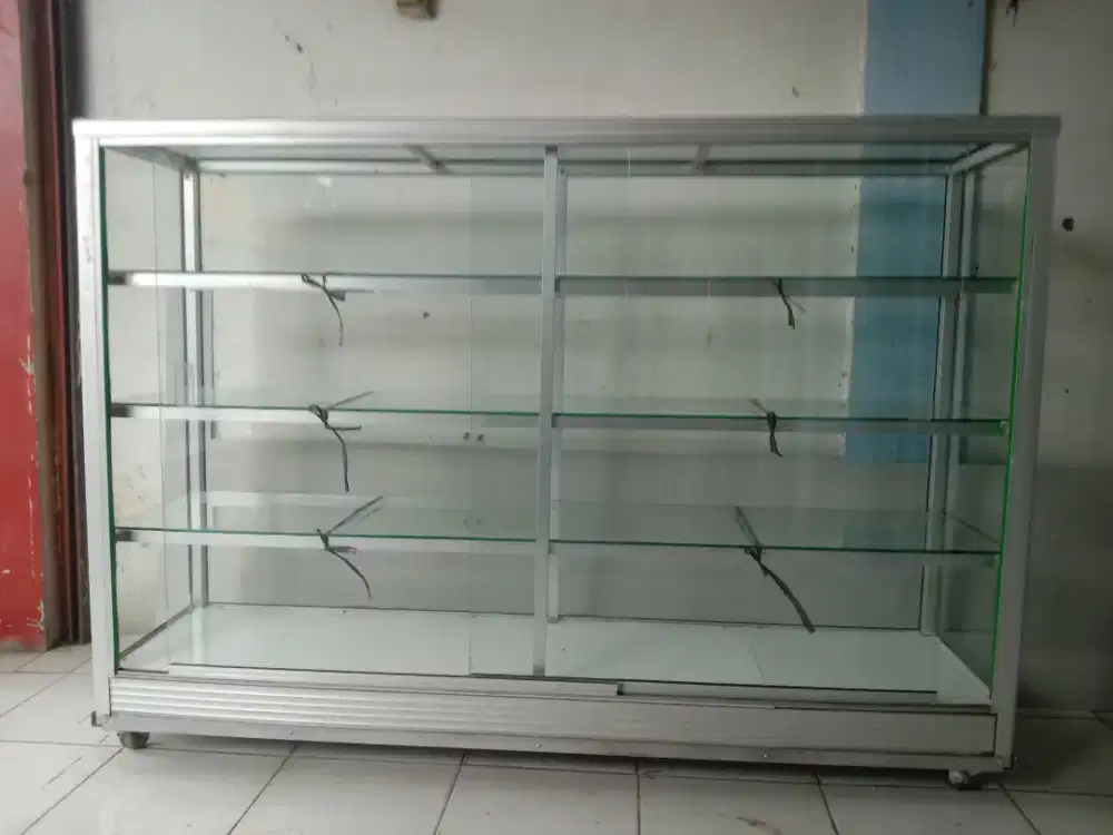 Kaca etalase second
