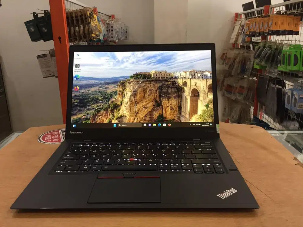 Lenovo ThinkPad X1 Carbon G3 Core i7 Ram 8GB SSD 128GN 2K Mulus Murah
