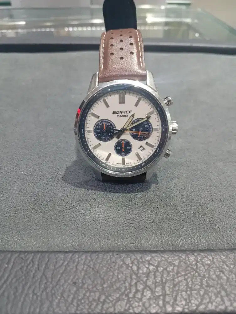 Jam tangan Casio Edifice EFR 575