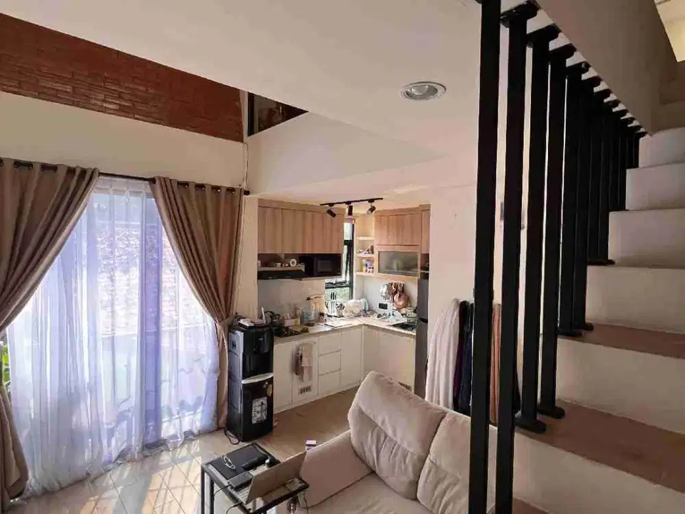 Dijual Rumah 3 Lantai rapih nyaman didaerah Srengseng Kembangan Jakarta Barat mudah akses harga nego wajar