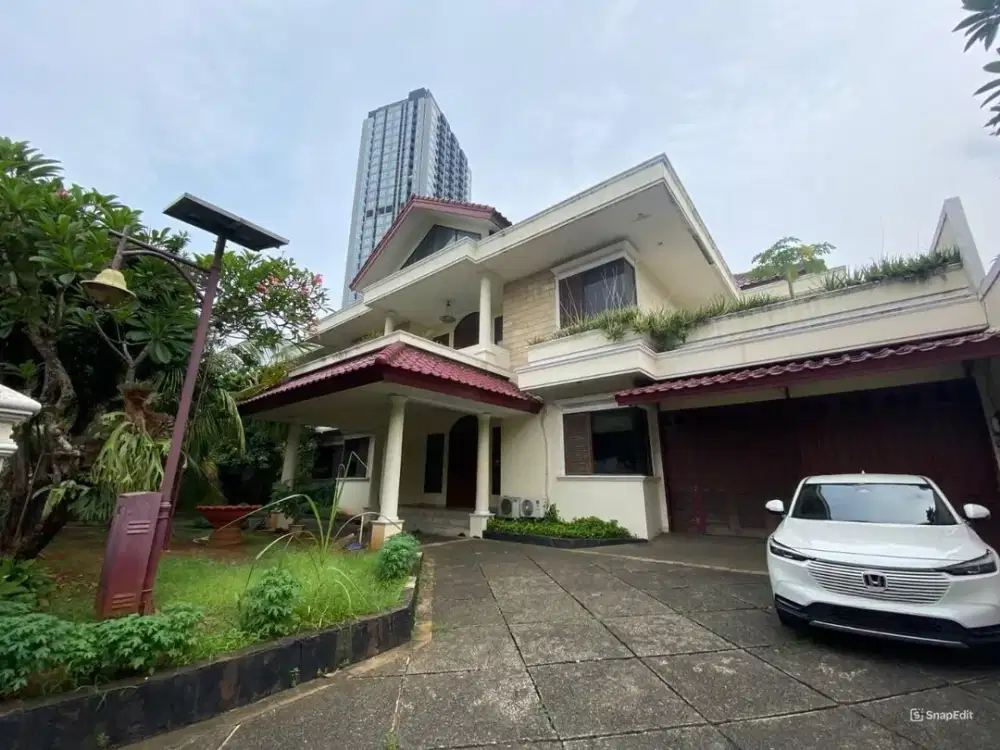 Rumah Luas di Cilandak Lengkap Private Pool & Layout Super Lapang