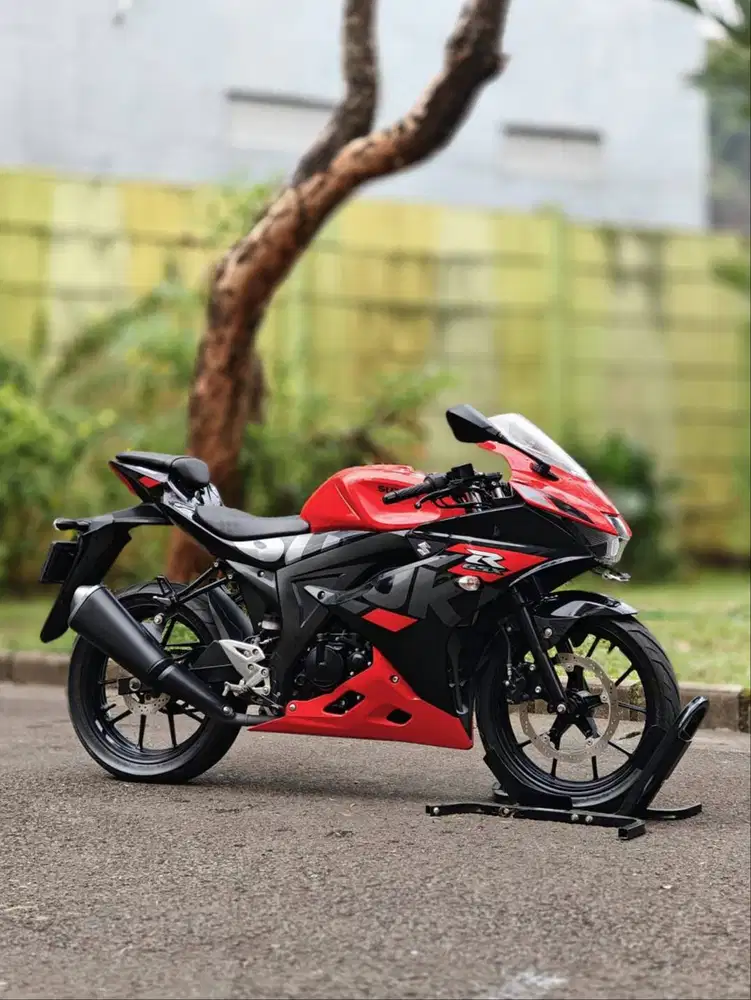 SUZUKI GSX 150R 2023 MERAH HITAM KM 6K PAJAK PANJANG LIKE NEW