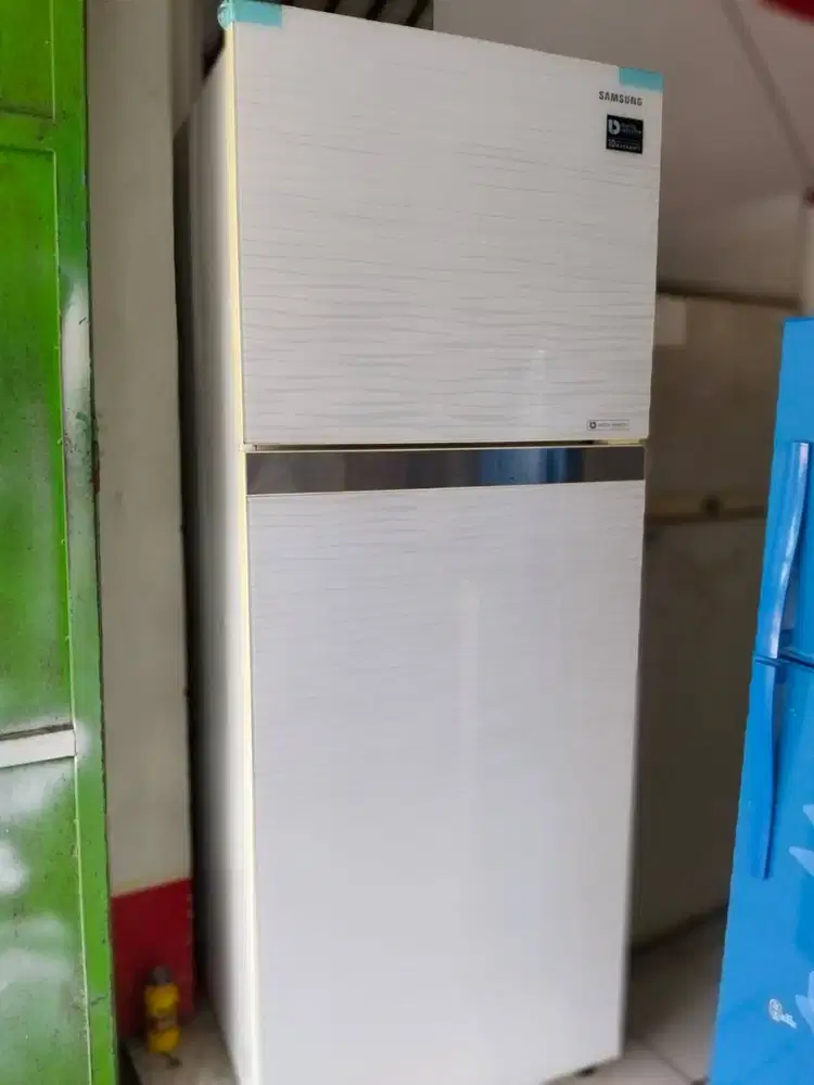 KULKAS 2 PINTU LIKE NEW BEKAS MURAH BERGARANSI
