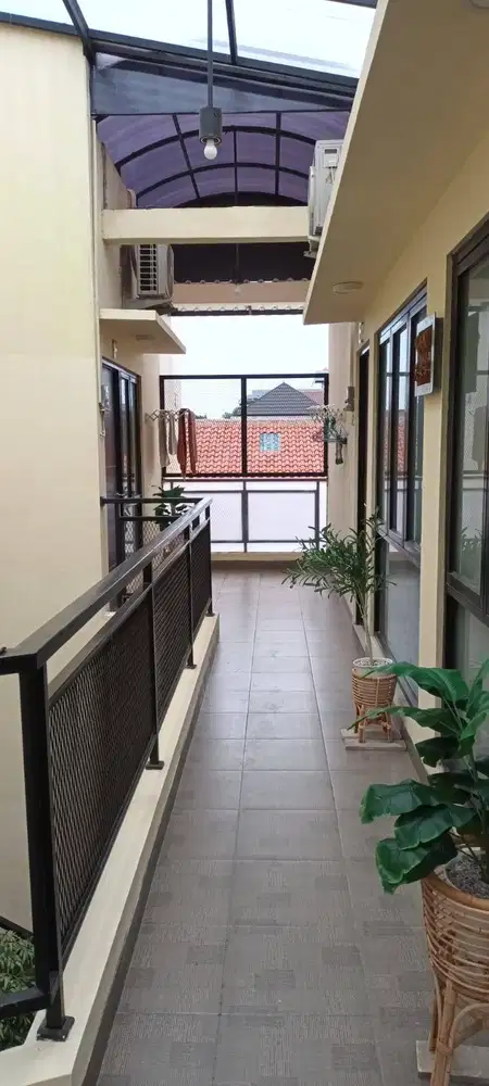 Unit di Cipinang Baru, Persahabatan