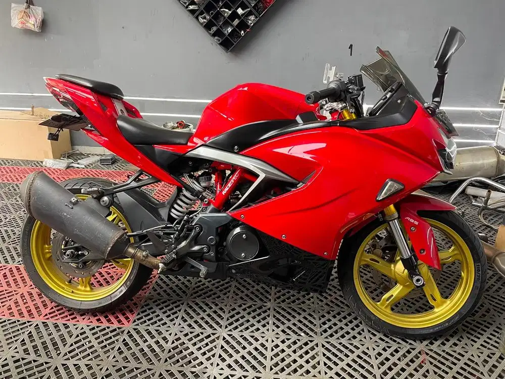 TVS Apache 310 warna merah