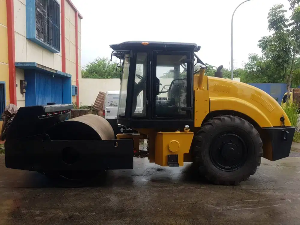 FURD Ride-on Vibratory Roller FYL-S208H | 8000kg TERSEDIA 1 UNIT