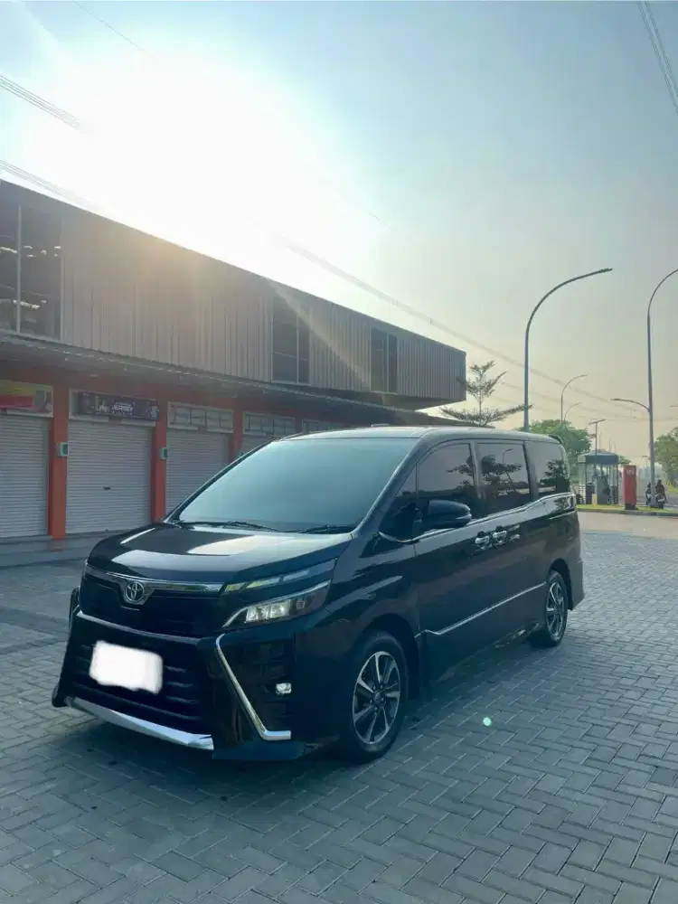 Toyota Voxy 2019
