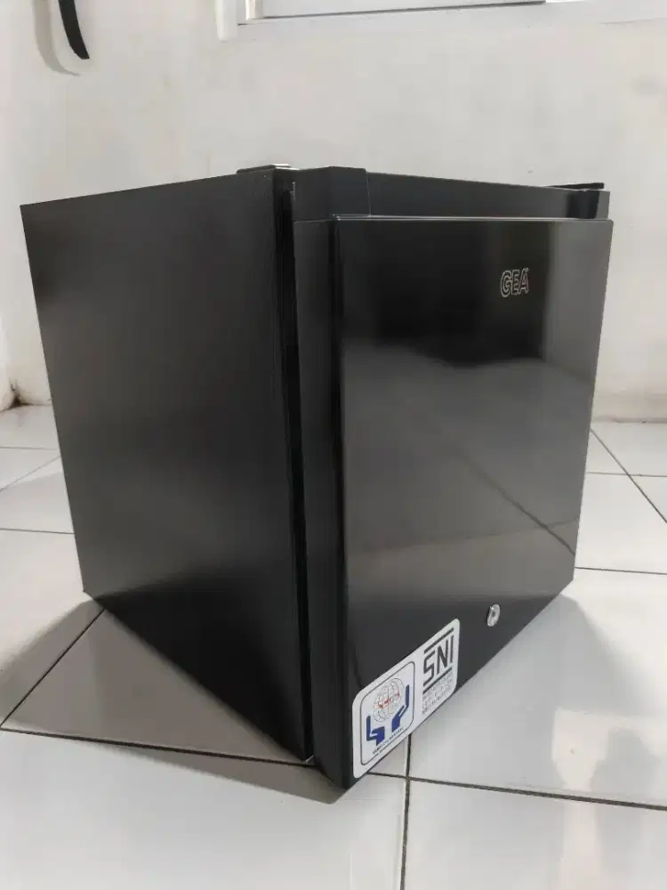 Kulkas Mini GEA
