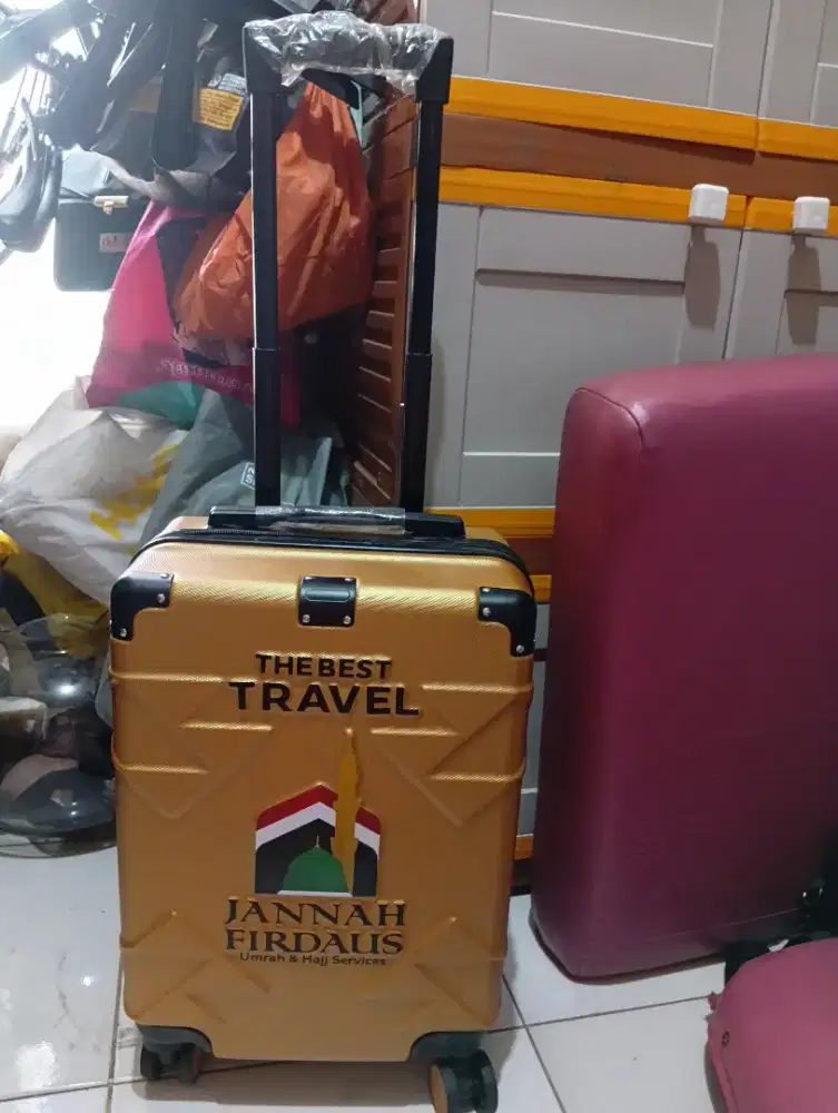 Di jual koper cabin Umroh kondisi bagus baru siap pakai warna Gold