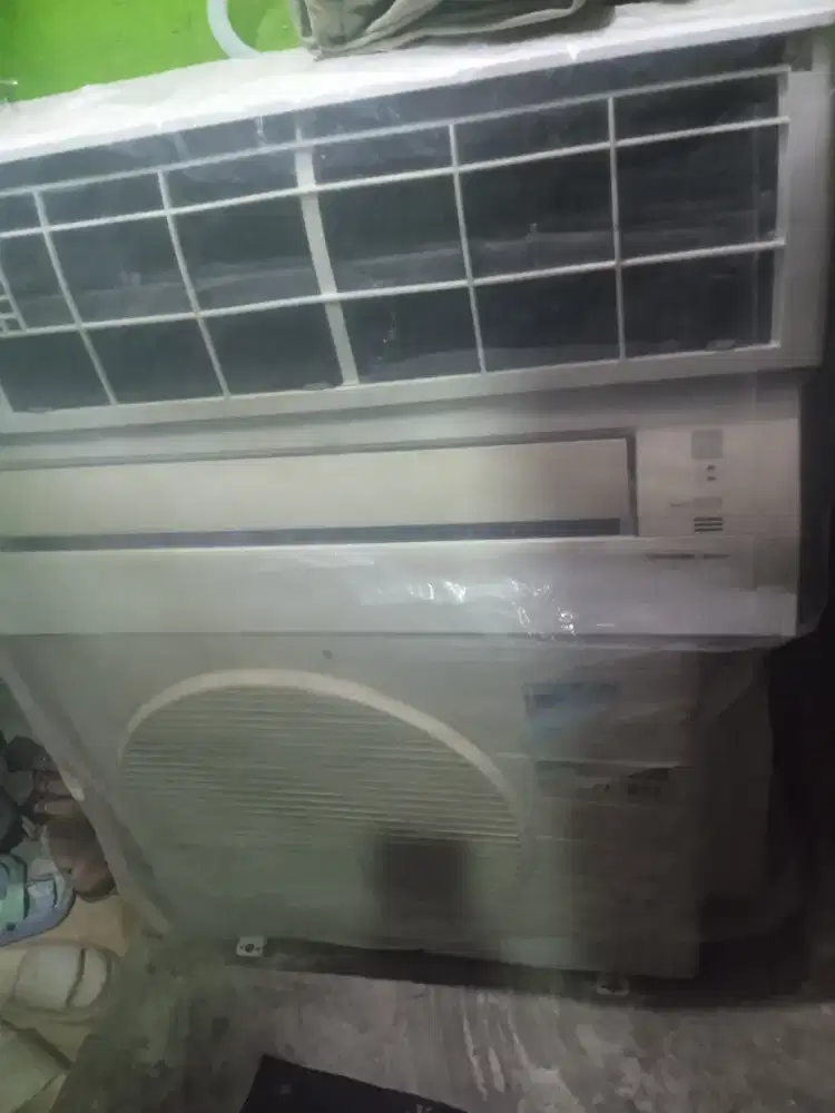 AC Daikin satu outdoor dua indor 1/2 pk dan 3/4  outdoor 1 1/2 pk