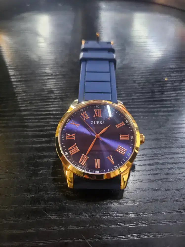 Jam tangan pria Guess