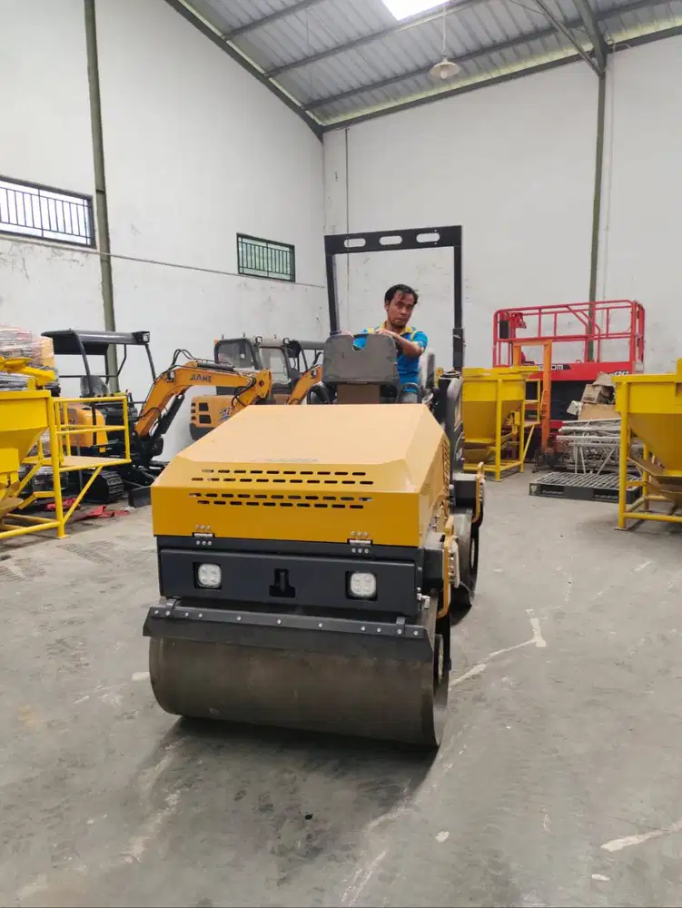 FURD Ride-On Vibratory Roller 2900kg FYL-1200CC