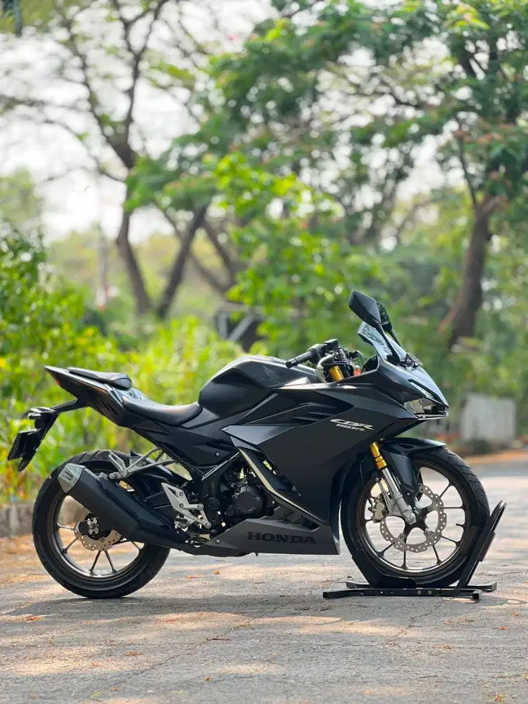 HONDA NEW CBR 150R 2023 HITAM DOFF KM 7K PAJAK PANJANG SUPER MULUS