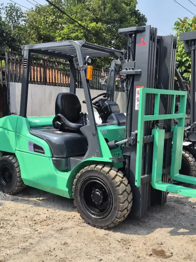 Forklift 3 Ton Mitsubishi Diesel siap kerja unit sehat