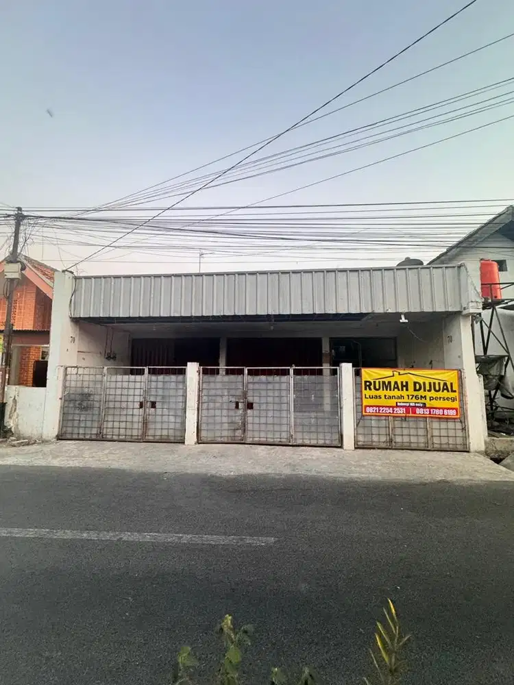 Di jual cepat rumah dan 2 kios untuk usaha